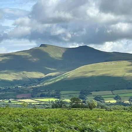 Апартаменты Syn Y Nant Llangorse Экстерьер фото