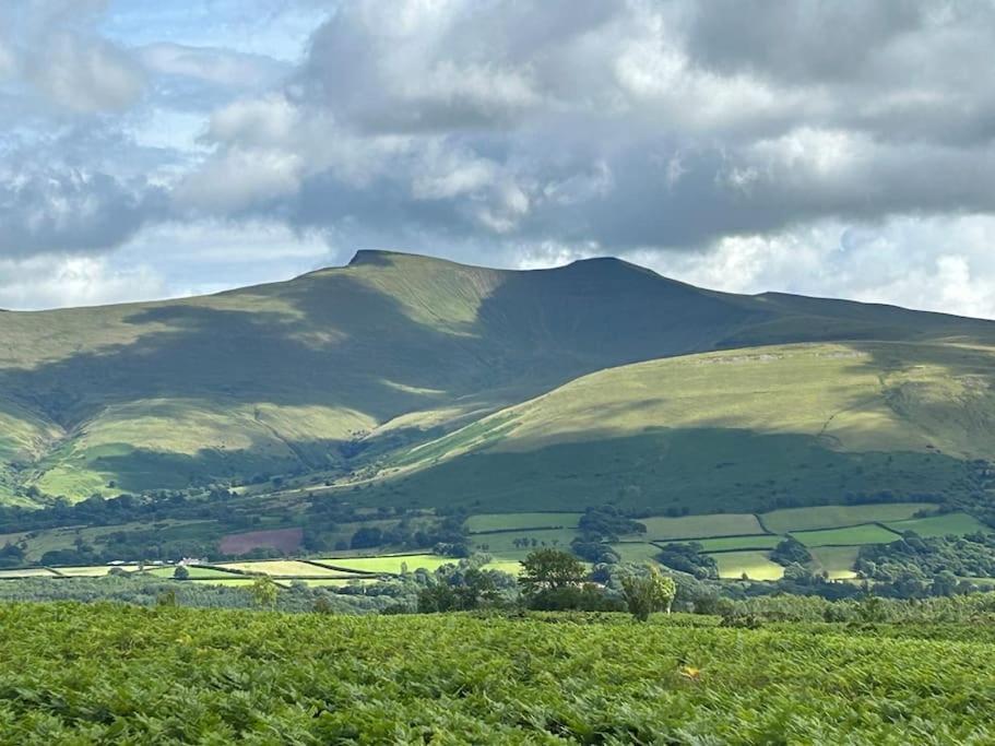 Апартаменты Syn Y Nant Llangorse Экстерьер фото